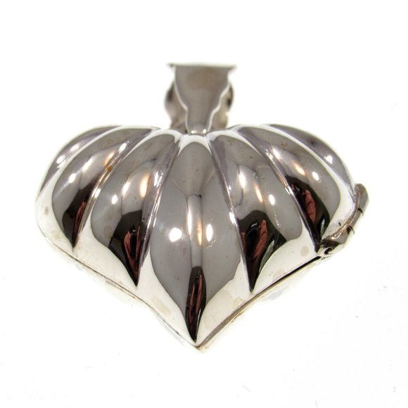 Solid 925 Sterling Silver Scalloped Clamshell Heart Keepsake Locket Pendant - Picture 6 of 6